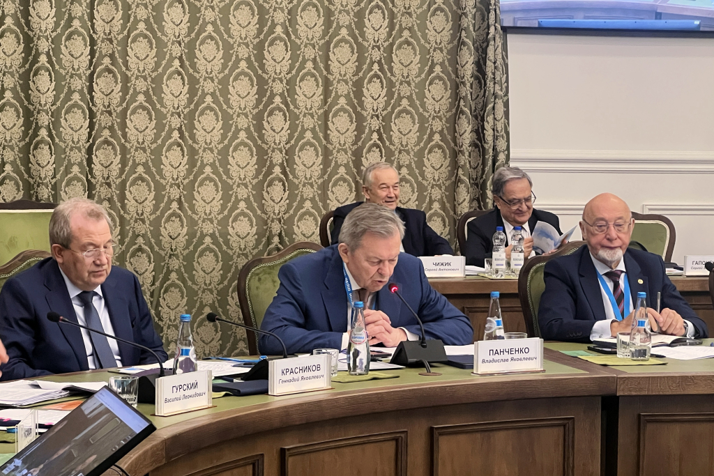 Ответы на глобальные вызовы мировой науки. Вице-президент РАН Владислав Панченко выступил на заседании МААН