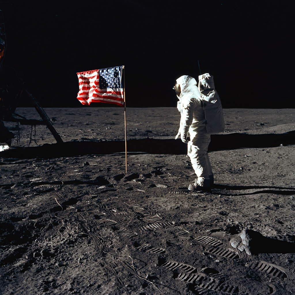 Американский астронавт на поверхности Луны, 1969 год. Источник: Gettyimages.ru / © Heritage Space / Heritage Images.