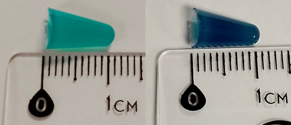 Изменение цвета композита во влажной среде (слева) и при нагревании (справа)