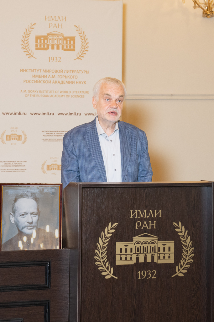 Выступает ректор Литинститута А. Н. Варламов