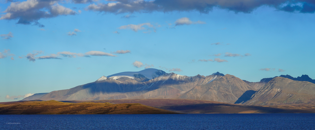 Озеро Хиндиктиг-Холь, хребет Монгун-Тайга