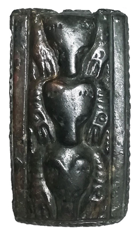 Бронзовая бляха с изображением «медведей в жертвенной позе»