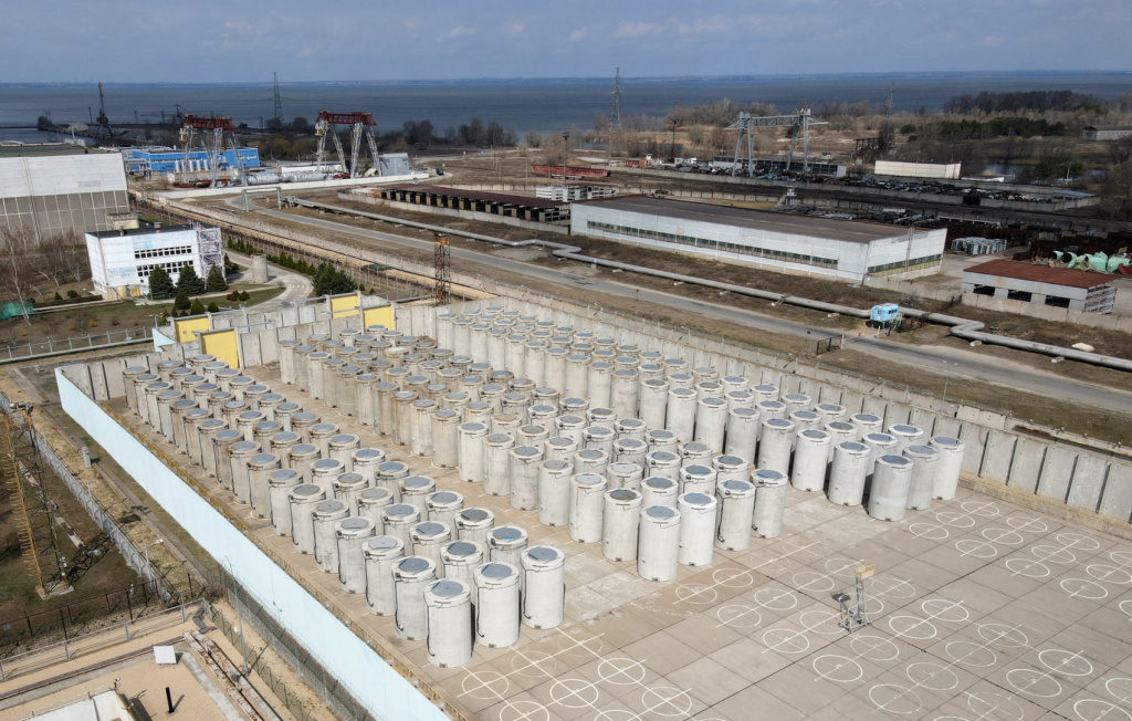 Сухое хранилище отработанного ядерного топлива (СХОЯТ) на Запорожской АЭС в Энергодаре. Источник: РИА Новости.