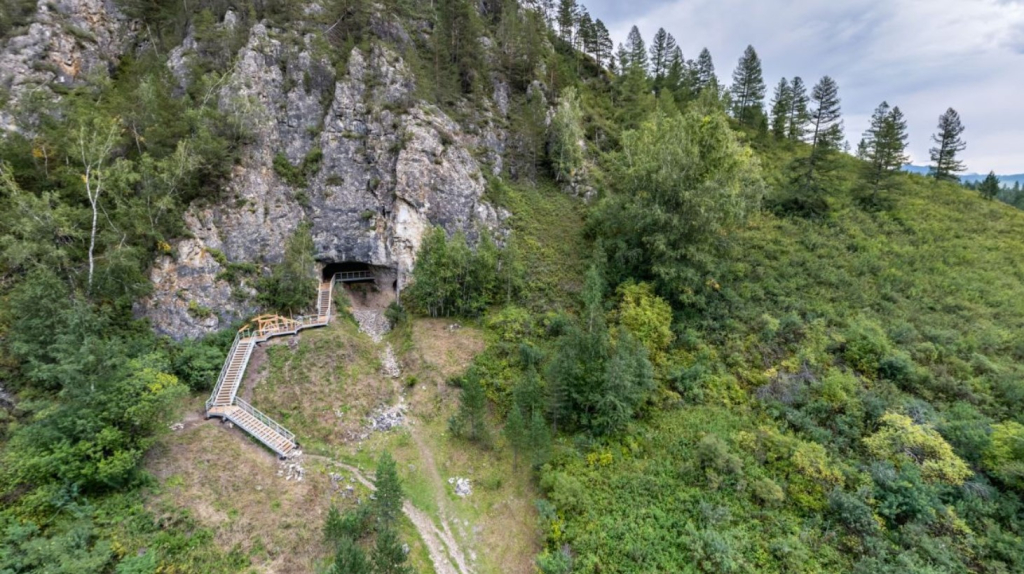 Виртуальное путешествие в легендарную Денисову пещеру на Алтае