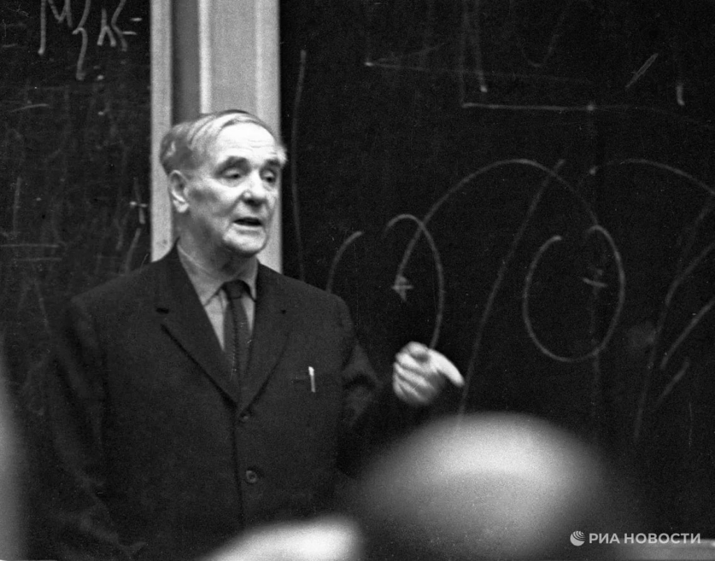 Отец экспериментальной физики — 130 лет со дня рождения академика АН СССР Петра Капицы  