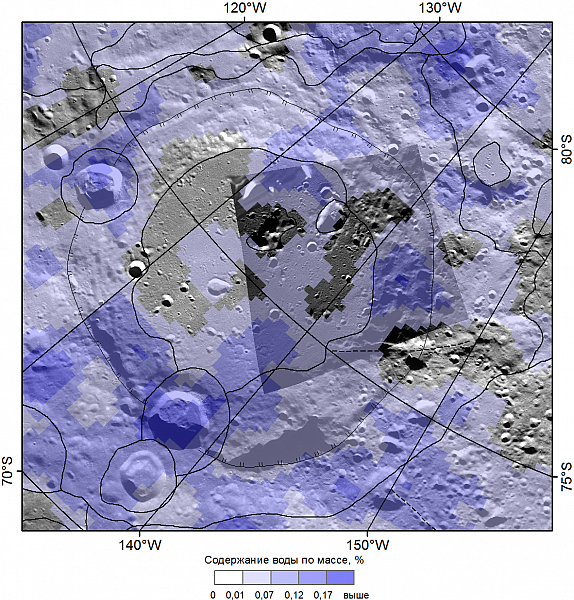Кратер Зееман, совмещение изображений, полученных с помощью лазерного альтиметра LOLA (LRO, NASA) и аппаратуры СТС-Л станции «Луна-25» (более тёмный фрагмент в центре изображения). Сине-голубой фон — карта массовой доли воды по данным российского нейтронного телескопа ЛЕНД на борту LRO (NASA). Контурами показаны участки поверхности, различные по геологическим характеристикам