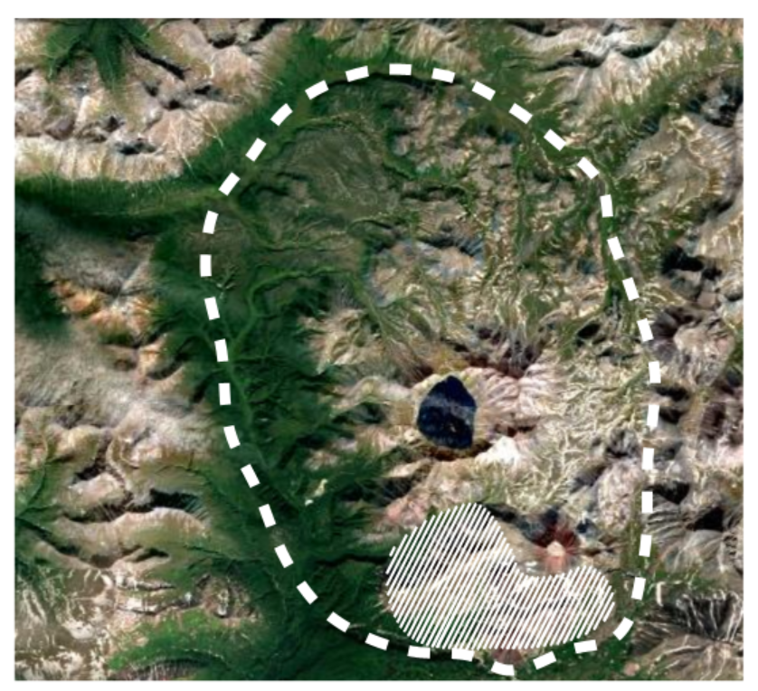 Вулкан Хангар с кратерным озером. Пунктирной линией отмечены границы котловины, заштрихованное поле — ареал гибридных метаандезитов