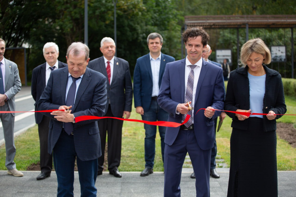 В Черноголовке состоялась торжественная церемония открытия площади академика Владимира Фортова