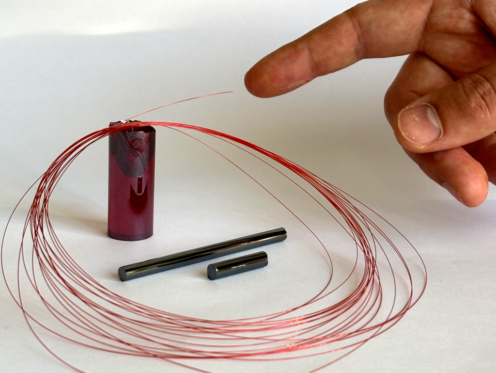 Добавка из празеодима позволила селенидному стекловолокну испускать лазерное излучение в ранее недоступном диапазоне