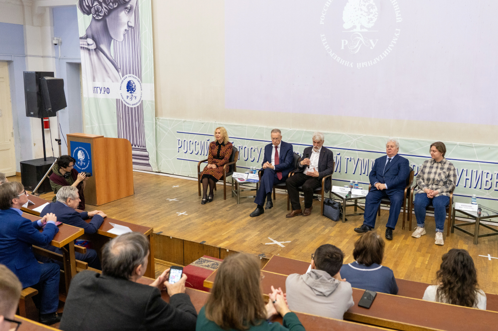 Диалог поколений: открытый разговор состоялся между академиками РАН и молодыми исследователями