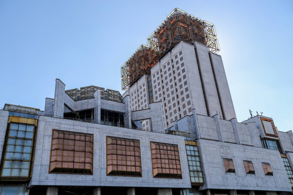 Здание РАН на Ленинском проспекте в Москве. Источник фото: © Антон Новодережкин / ТАСС.