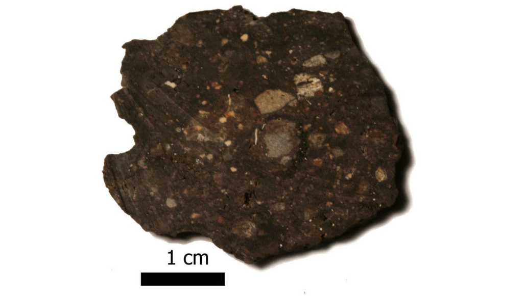 Метеорит Dhofar 1442 захватил на Луне и доставил на Землю смесь газов внеземного происхождения