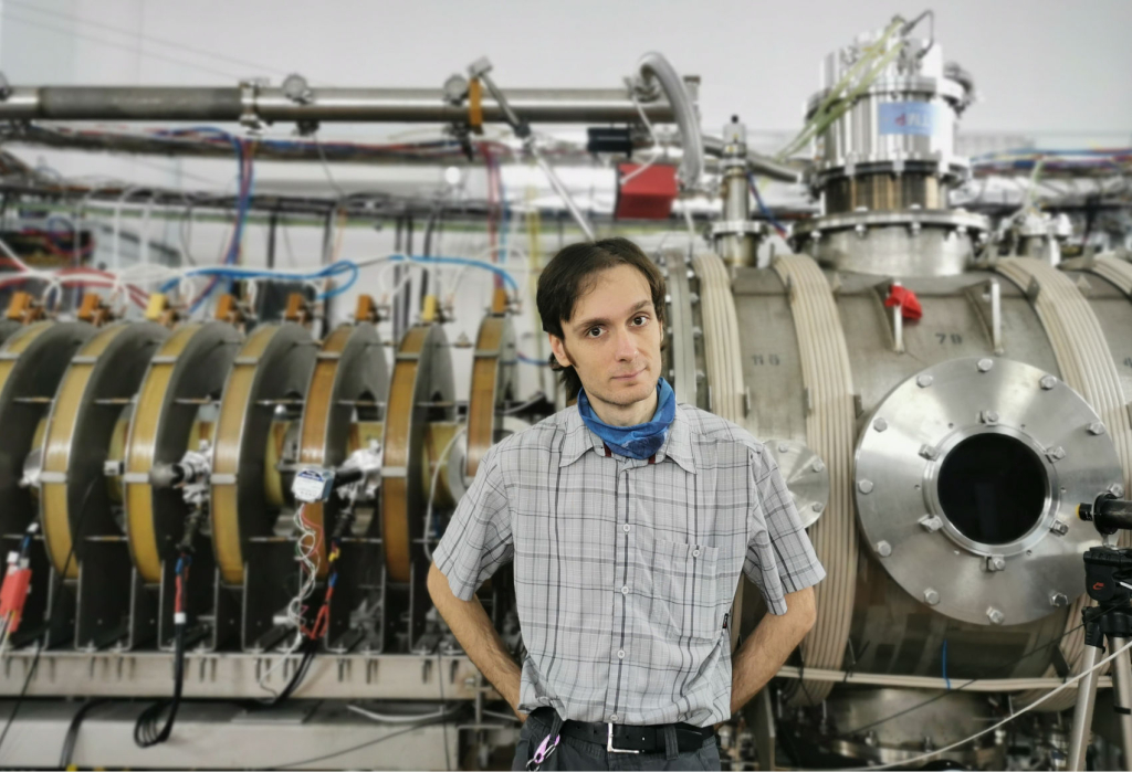 Старший научный сотрудник ИЯФ СО РАН кандидат физико-математических наук Антон Судников. Фото Т. Морозовой.