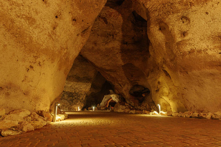В пещере Таврида. Фото: Ксения Гасица.